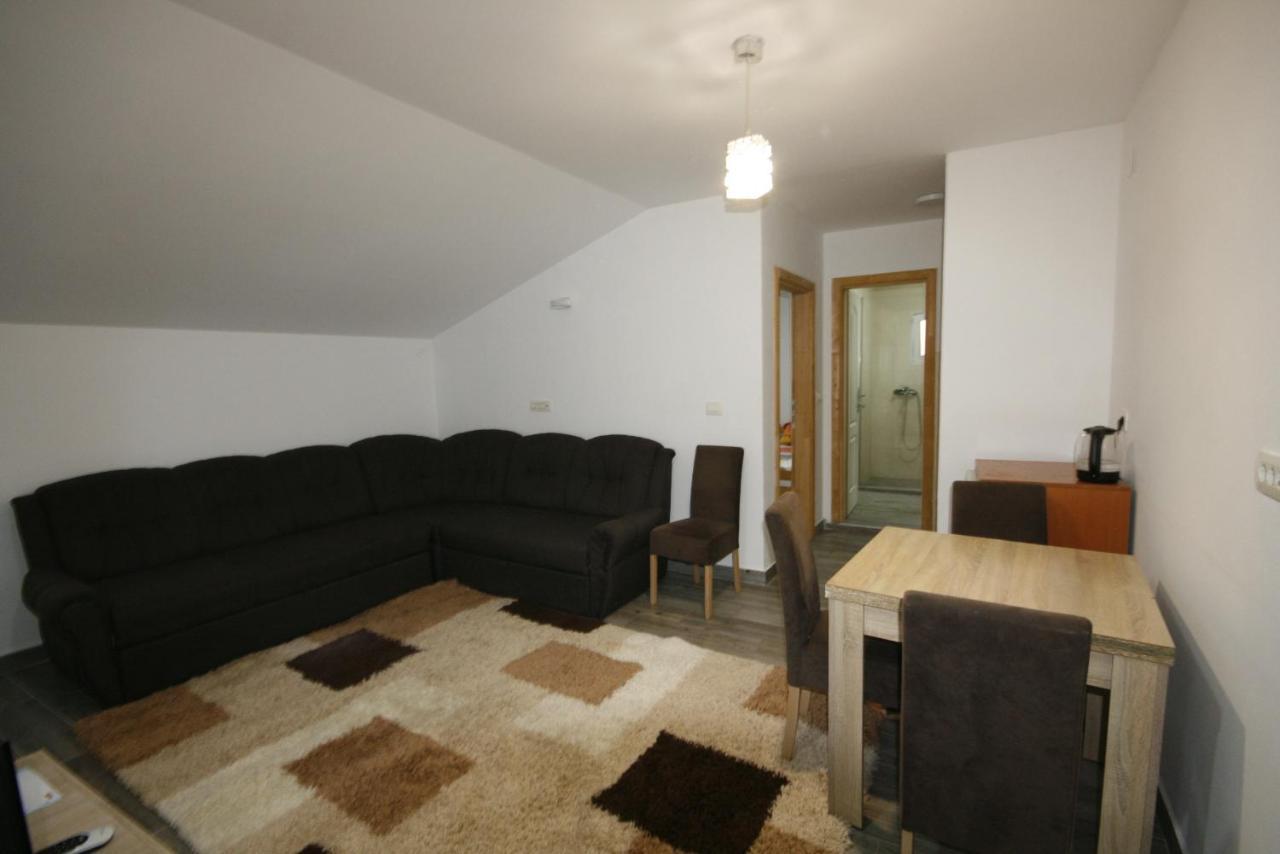 Apartmani Srdanovic ติวัต ภายนอก รูปภาพ
