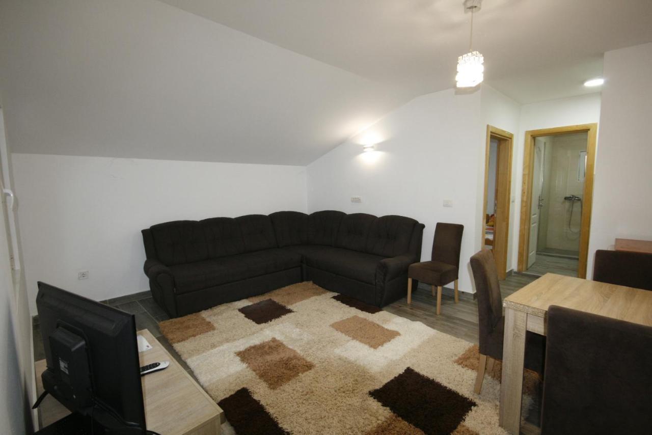 Apartmani Srdanovic ติวัต ภายนอก รูปภาพ